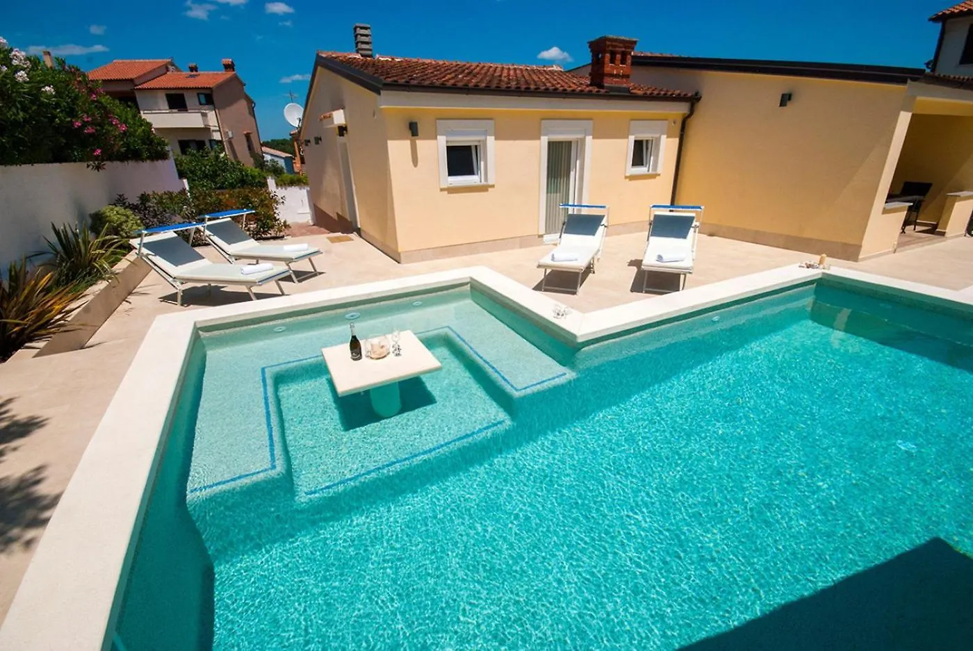 Villa Manuela Near Medulin With Private Pool Only 500 Meters From Sea Banjole